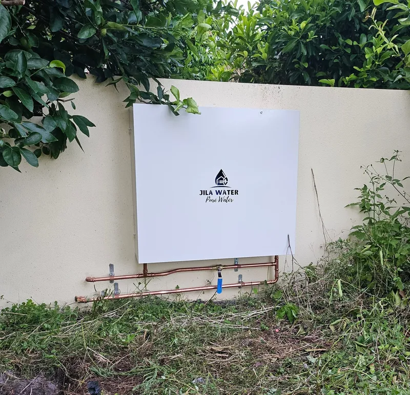 water filter with housing